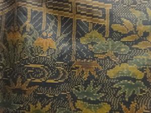 アンティーク　流水に草花模様織り出し本場泥大島紬着物